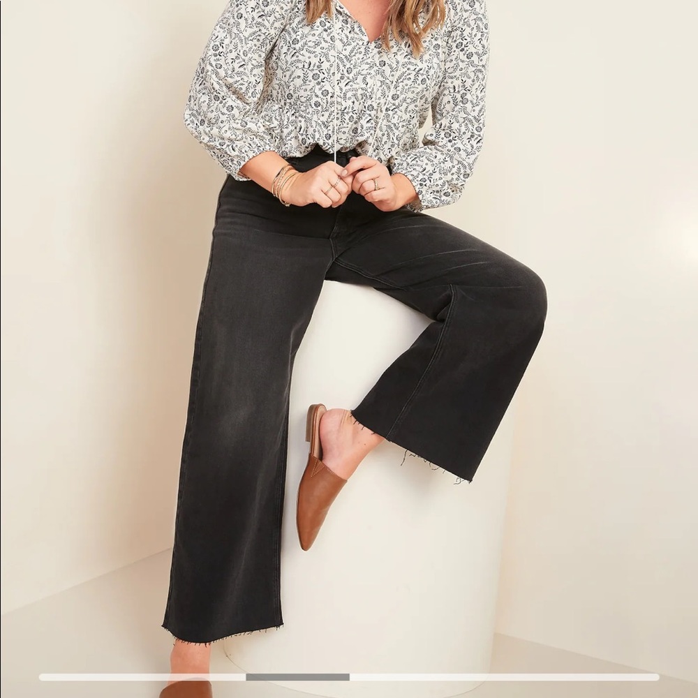 BRAND NEW WITH TAGS! Faded Black Wide Leg Cropped Jeans
